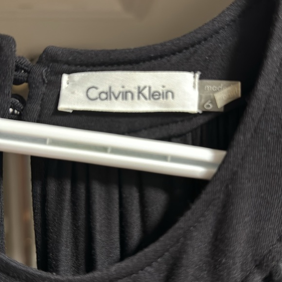Calvin Klein - Picture 3 of 5